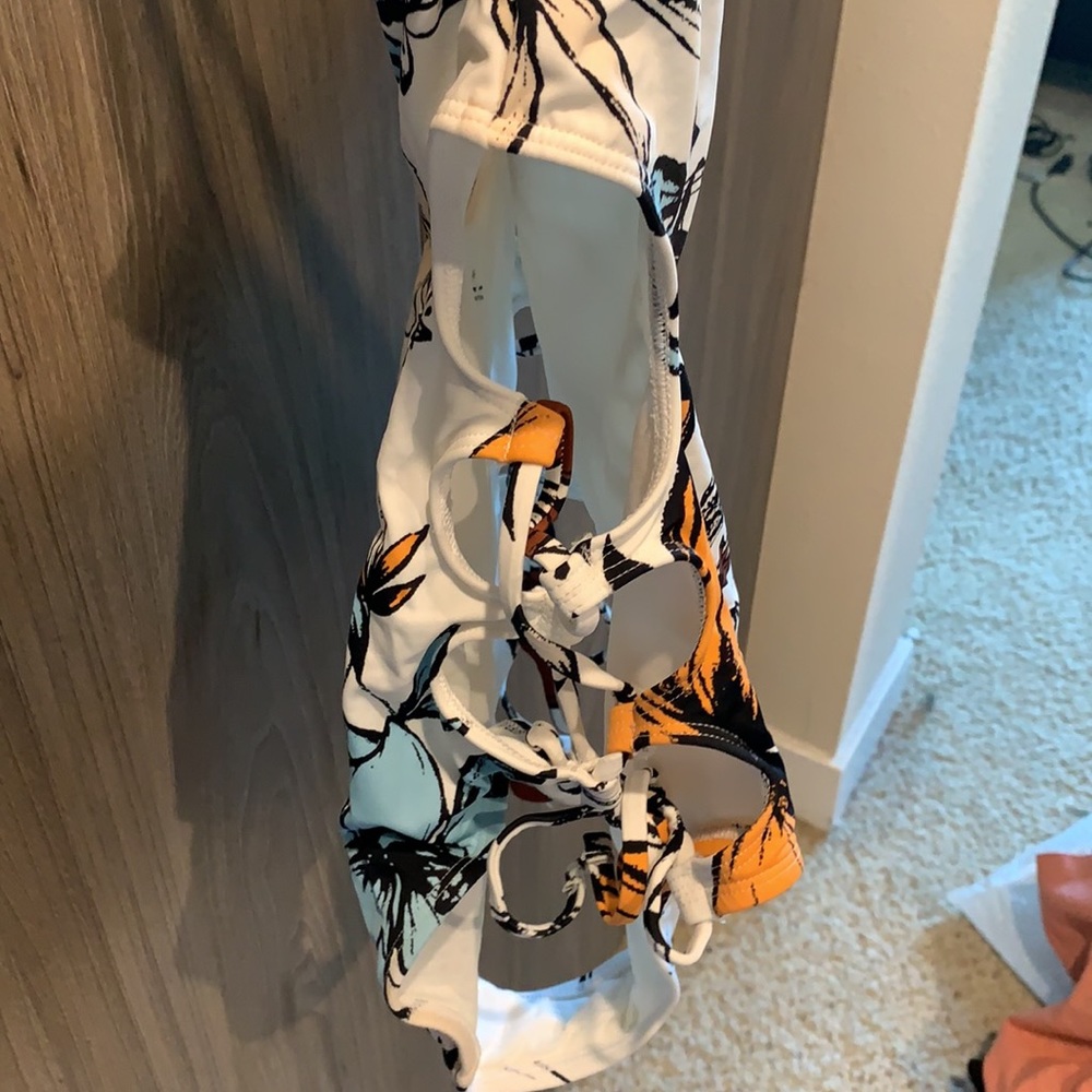Bathing suit - Picture 2 of 4